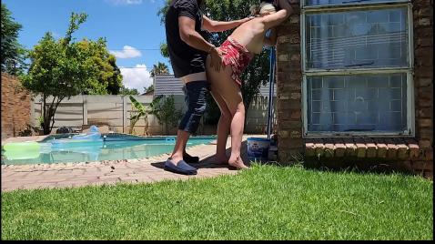 Шлюху оттрахали в пизду у стены