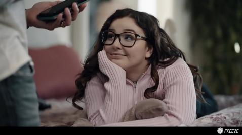 Хуеплет отъебал приемную дочку в попку