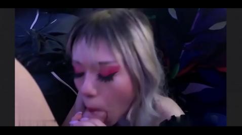 Шлюха сестрёнка глотает член своего брата