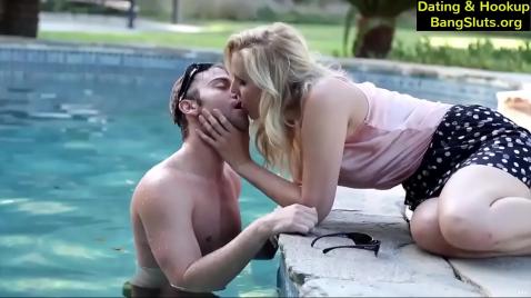 Шлюха блондинка с другом, трахнул ее как сучку