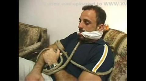 Жесткое изнасилование жены перед связанным мужем