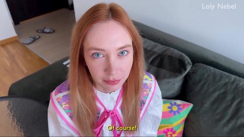 Рыжая шлюха сосет хуй своему приятелю