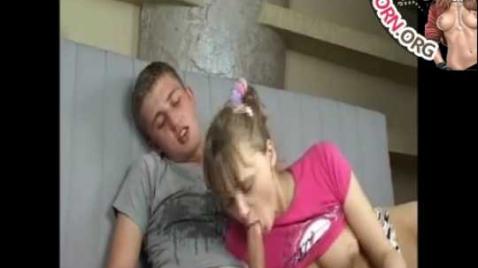 Жаркий трах молодых на скрытую камеру