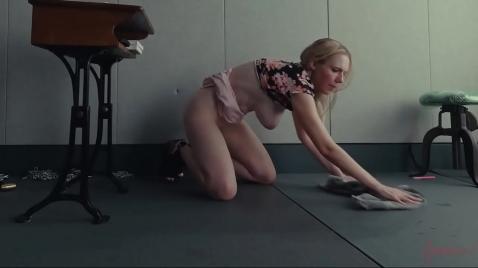 Хардкорный трах домашней блондинки от парня