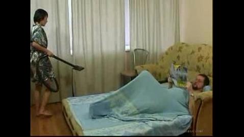 Шлюха жестко оттрахана мужиком в попку