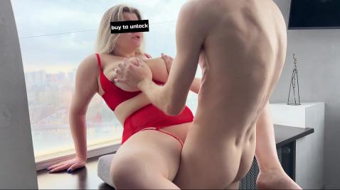 Толстая тёща раздвигает ноги для зятя