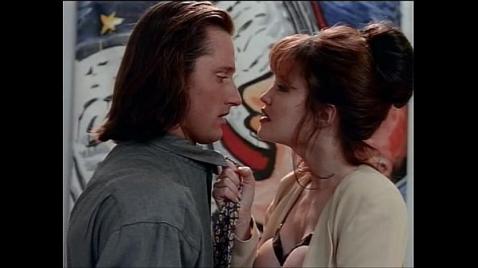 Шлюха из подъезда трахается с соседом