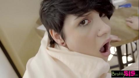 Трахни сучку в мокрую дырочку