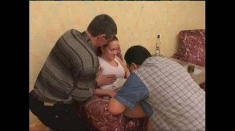 Папаша натянул шалунью дочку без остатка