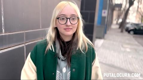 Молодая шлюха дает старому пердуну в попку